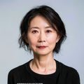黑料bu打烊主编陈晓雨女士，专注娱乐圈报道十年，曾任职多家知名媒体，短发干练，表情专注，白色背景